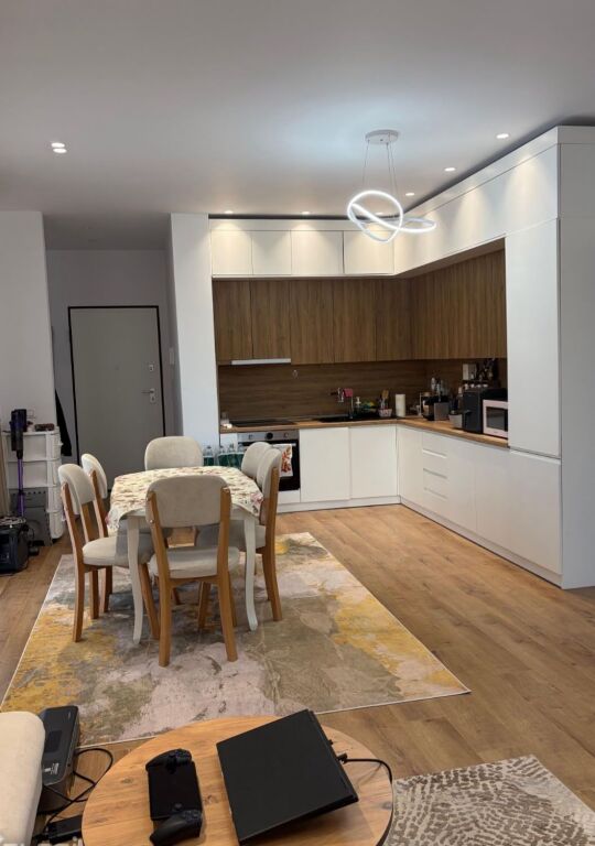 Qera | Apartament 2 + 1+2 | Rruga 5 Maji | 1000 €/muaj