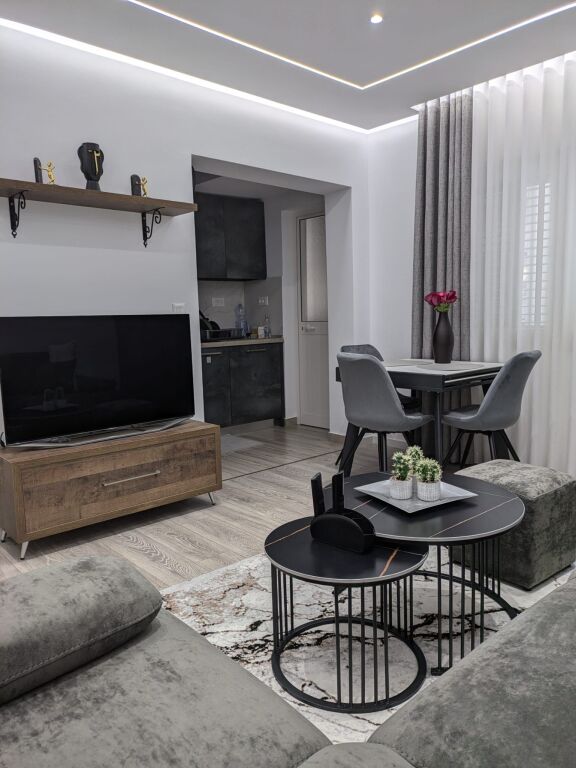 Qera | Apartament 1 + 1 | Rruga Ferit Xhajko | 700 €/muaj