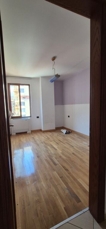 Vendesi in vendita 2+1+2 - Via Muhamet Gjollesha, 21 Dicembre