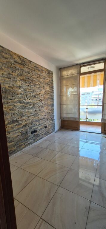 Shitje | Apartament 2 + 1 + 2 | Rruga Muhamet Gjollesha | 258000 €
