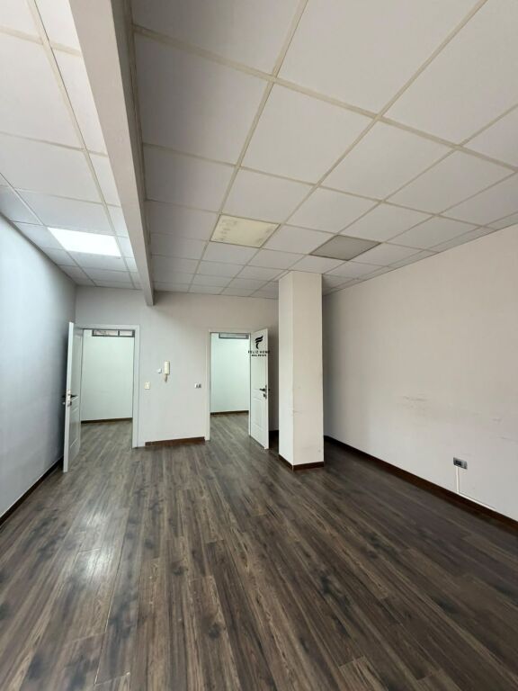 ZYRE ME QERA 220 M2 BULEVARDI ZOGU 1 200.000 LEKE FH-93297