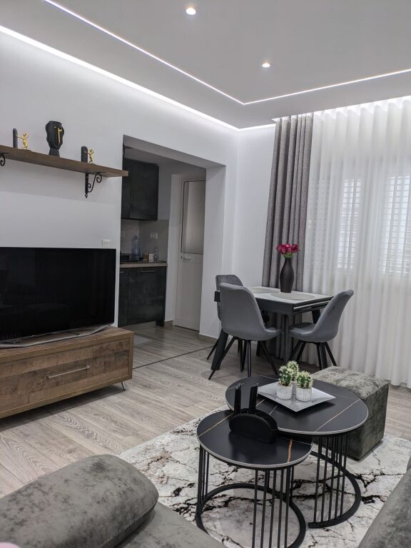 Qera | Apartament 1 + 1 | Rruga Ferit Xhajko | 700 €/muaj