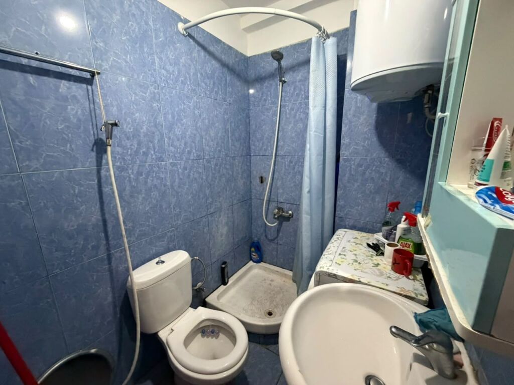 🏠 Jepet me qira apartament 1+1📍 Komuna e Parisit, përballë kompleksit Kika 2