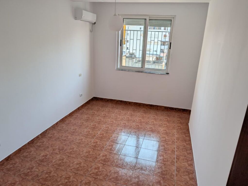 Qera | Apartament 2 + 1 | Rruga Myslym Shyri | 700 €/muaj