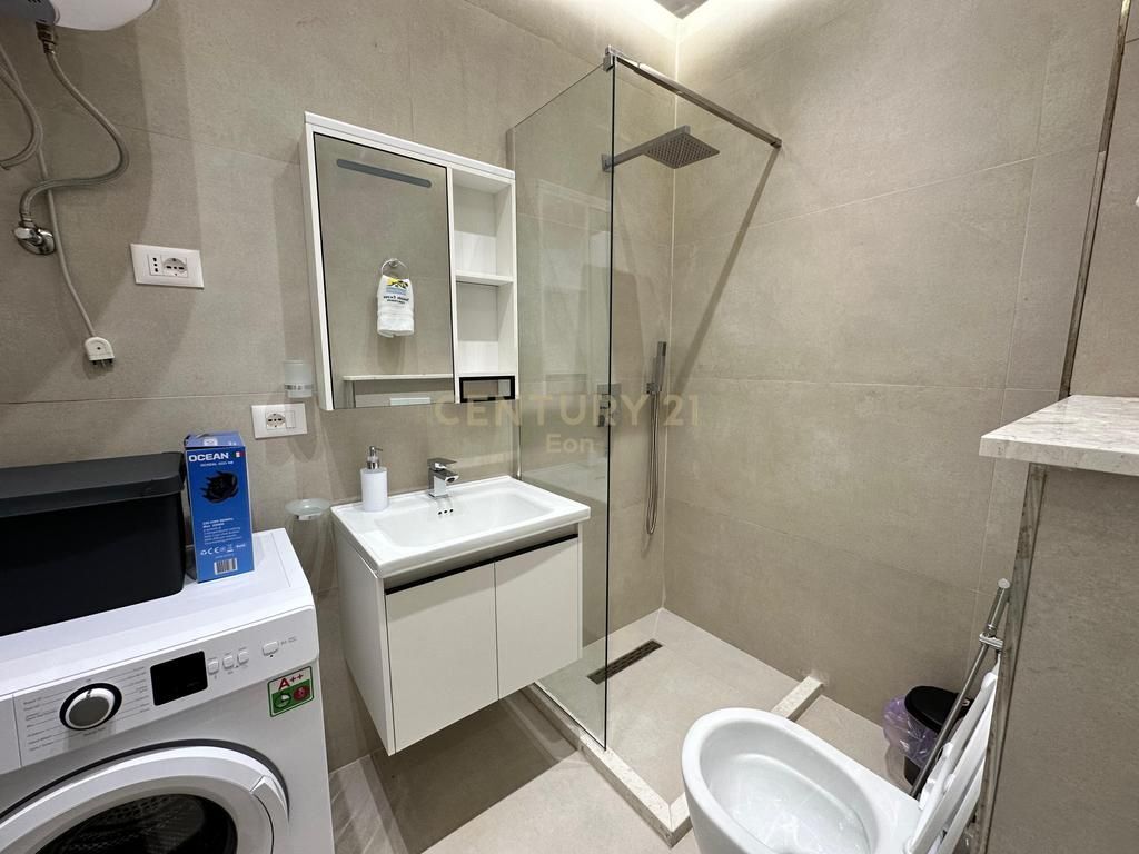 SHITEN 6 APARTAMENTE DHE 3 POSTE PARKIMI NE MALIN E ROBIT ! 460,000 €