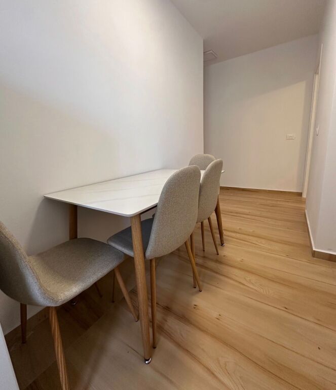 Jepet me qira apartament 1+1 ish-Tregu Elektrik!