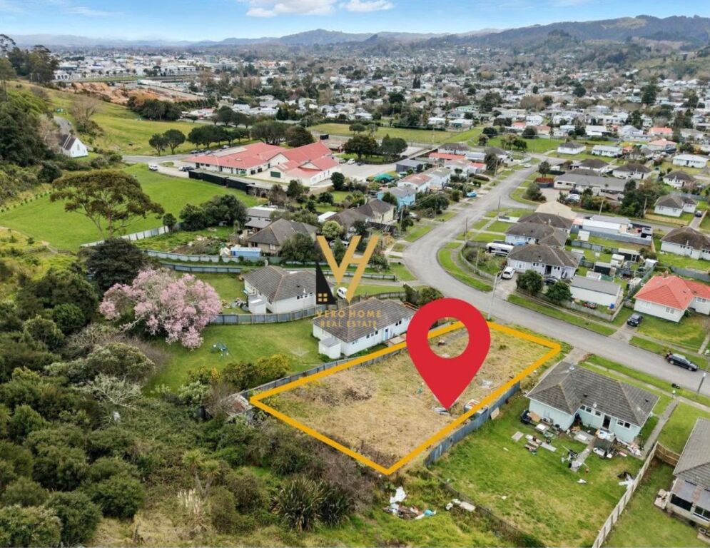 TERRENO IN VENDITA 300 M2 A SAUK 18.000.000 LEKE