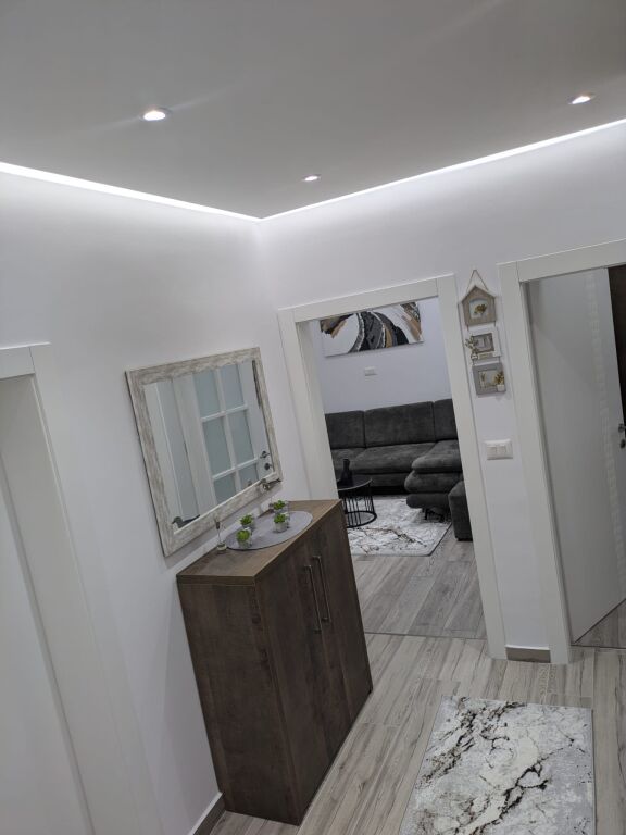 Qera | Apartament 1 + 1 | Rruga Ferit Xhajko | 700 €/muaj