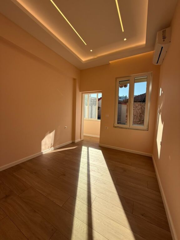 Qera | Vilë 4 + 1 | 21 Dhjetori | 2100 €/muaj