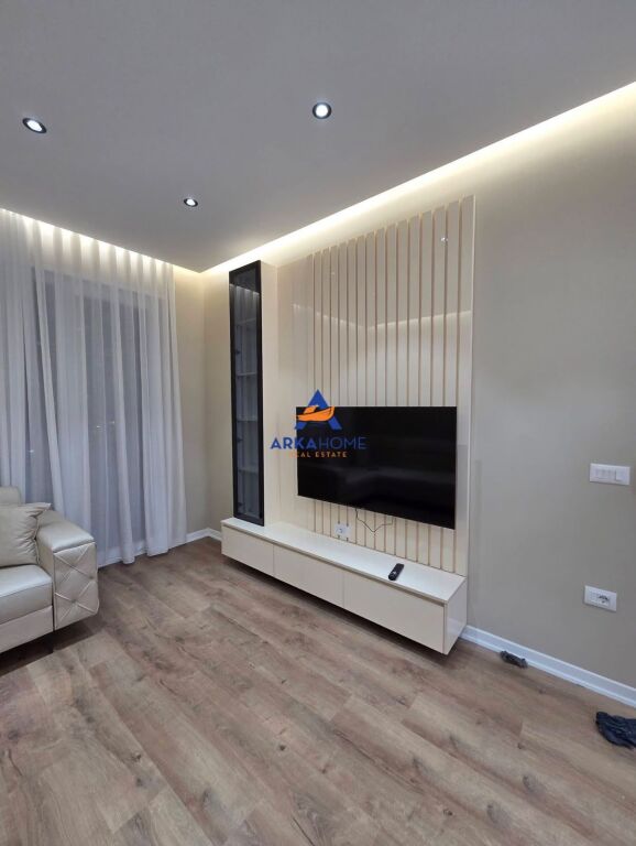 AFFITTASI APPARTAMENTO 1+1+BALCONE+POSTO AUTO "IN VIA 5 MAJI" 60.000 LEKE