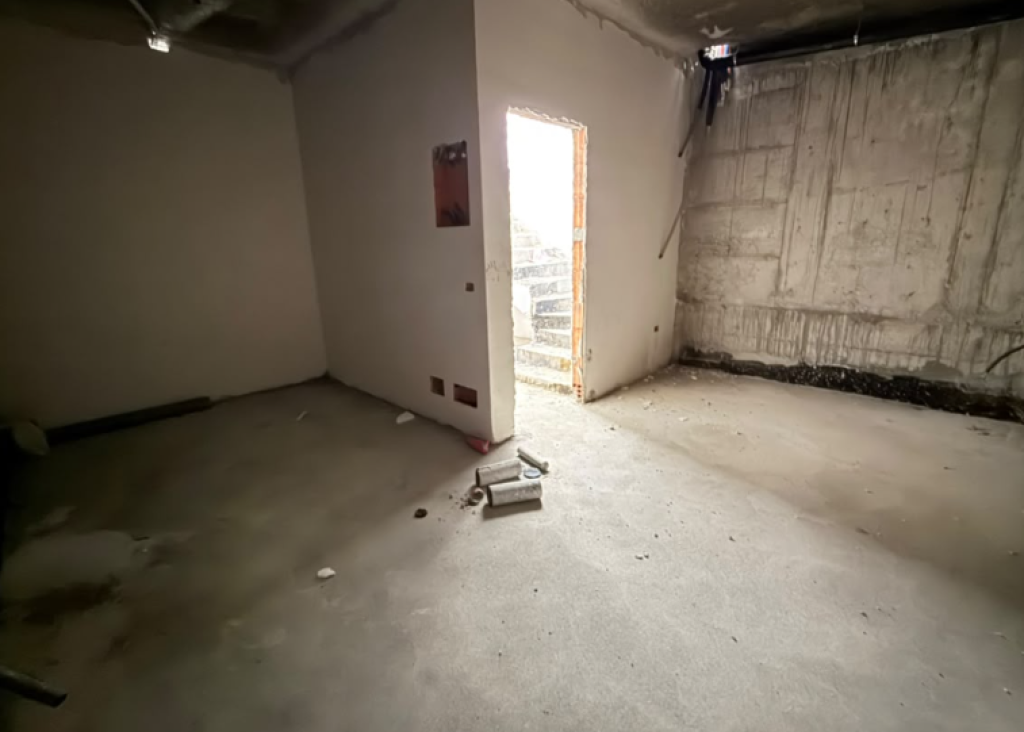 VENDESI VILLA SU 3 PIANI 205.5 m² | TEG