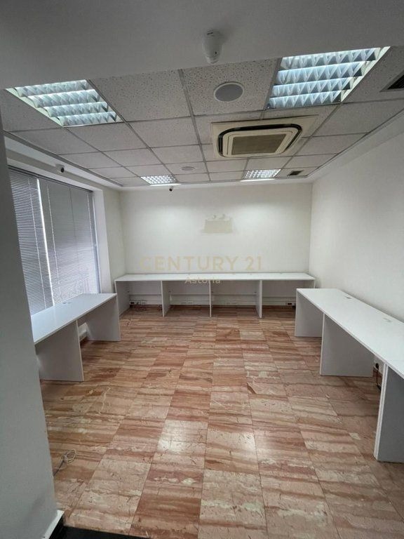 Super Villa in Affitto in Via Durresit - Ideale per la tua attività!