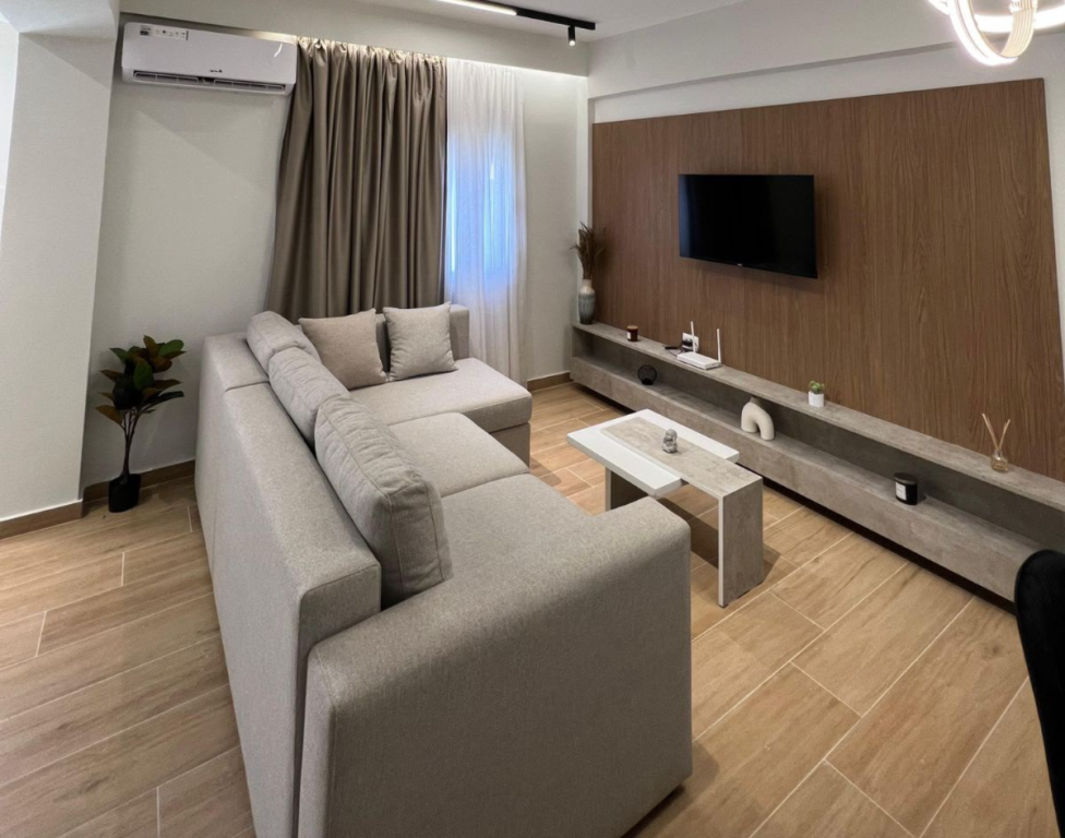 Shitet Apartament 1+1 ne Vlorë , Transballkanike , Lungomare , Uji i Ftohte .
