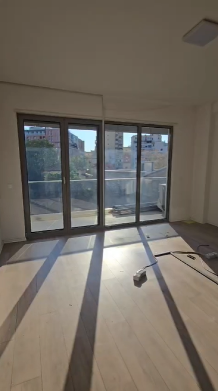 🏢JEPET ME QIRA AMBIENT ZYRE | QENDËR📍Rruga Mihal Duri – Tiranë