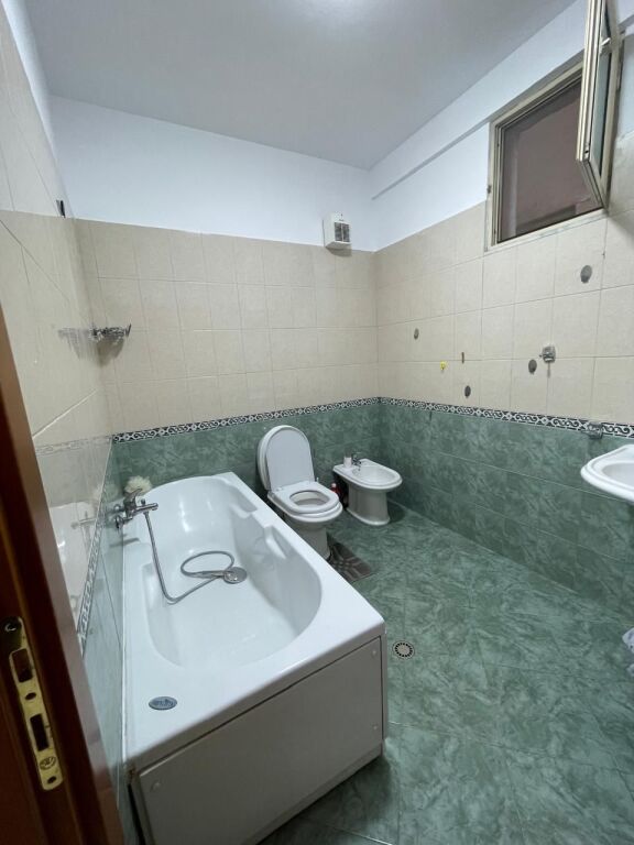 Apartment 2+1+2 + parking space in Don Boskoi 800 thousand lek