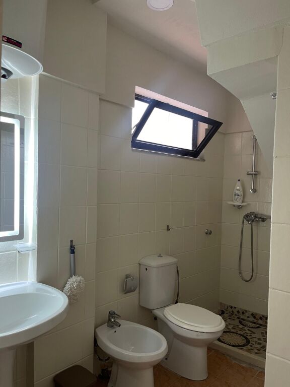 Apartament 1+1 mine peza, prane le bon, shpi private, 600 mij lek