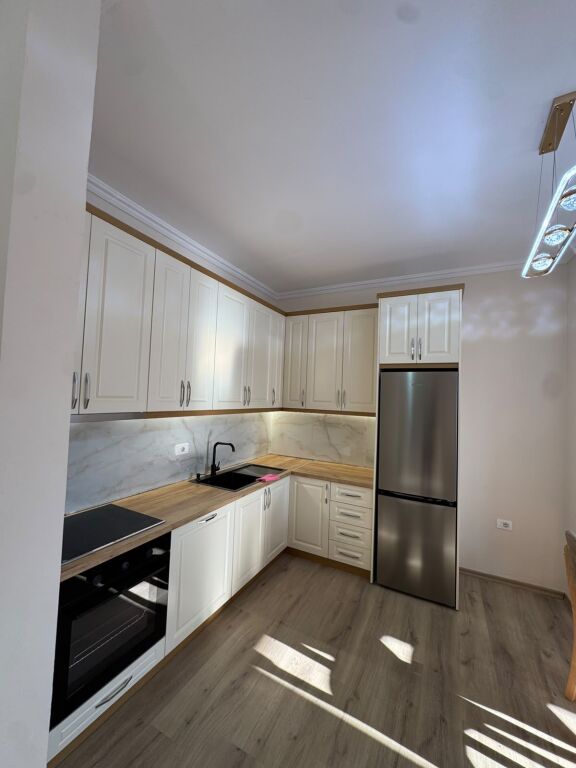 TEK 5 MAJI APARTAMENT 1+1 PER QERA!