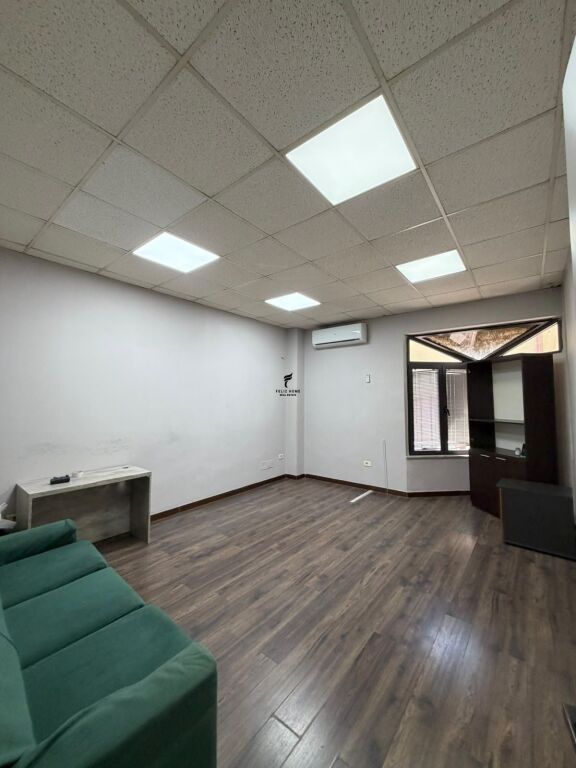 ZYRE ME QERA 220 M2 BULEVARDI ZOGU 1 200.000 LEKE FH-93297