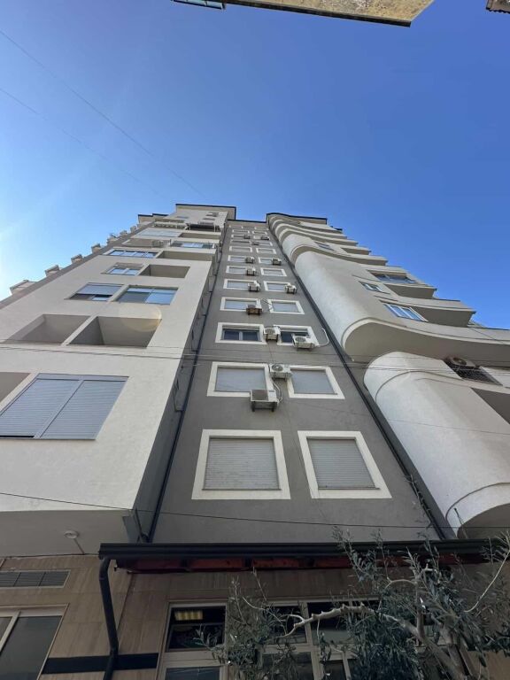 Shitet Apartament vije e pare me detin ke Shkembi kavajes Durres