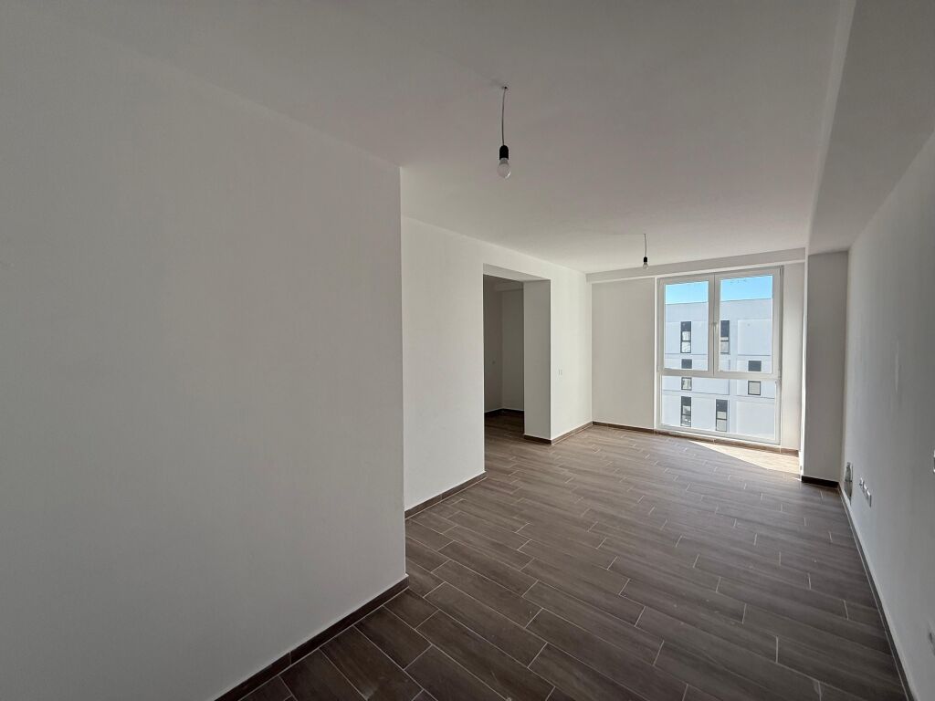 jepet me qera apartament 1+1 tek fundi i 5maj!!