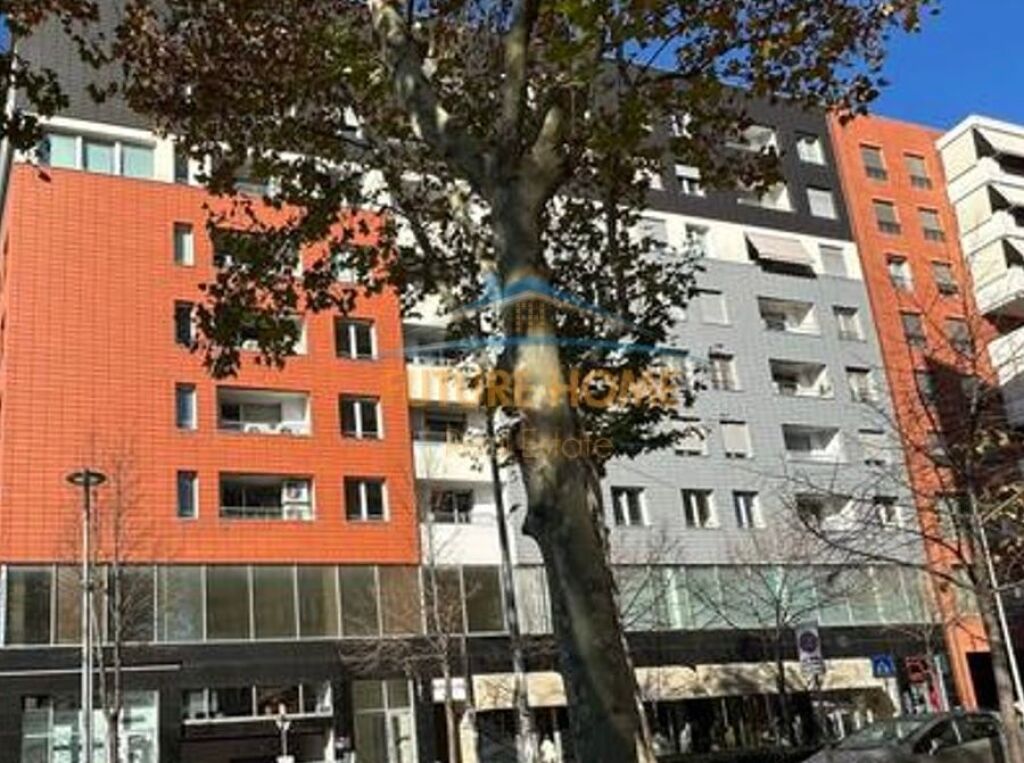 Qira, Ambient per zyra, Hilton Garden Inn Tirana !