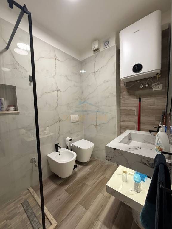 Qera, Apartament 1+1, Komuna e Parisit, Tiranë