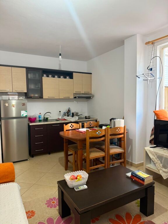 Shitet apartament 1+1 tek Ali Demi!