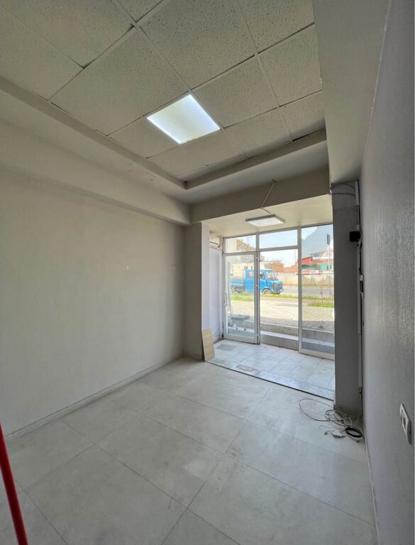 NEGOZIO IN AFFITTO 27m² - TEODOR KEKO, VICINO A PIAZZA SHQIPONJA