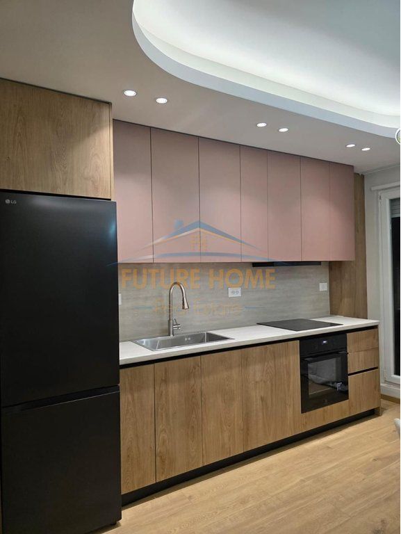 Shitet, Penthouse 2+1+2+Verandë+2 Poste Parkimi, Bulevardi Zhan D'ark, Tiranë