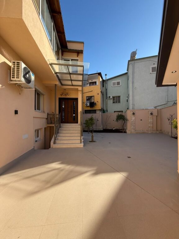 Qera | Vilë 4 + 1 | 21 Dhjetori | 2100 €/muaj