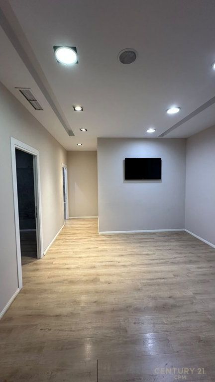 Ambient Premium për Qira Pranë Coin, Tiranë - 7000€ | 308.3 m² 7,000 € /Muaj