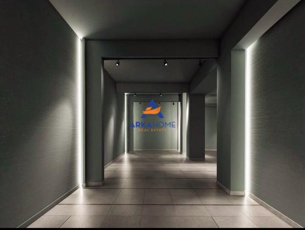 MAGAZZINO E NEGOZIO IN AFFITTO 300 M2 "VICINO A GOLDEN PARK, PALAZZO ROSSO" 200.000 LEKE