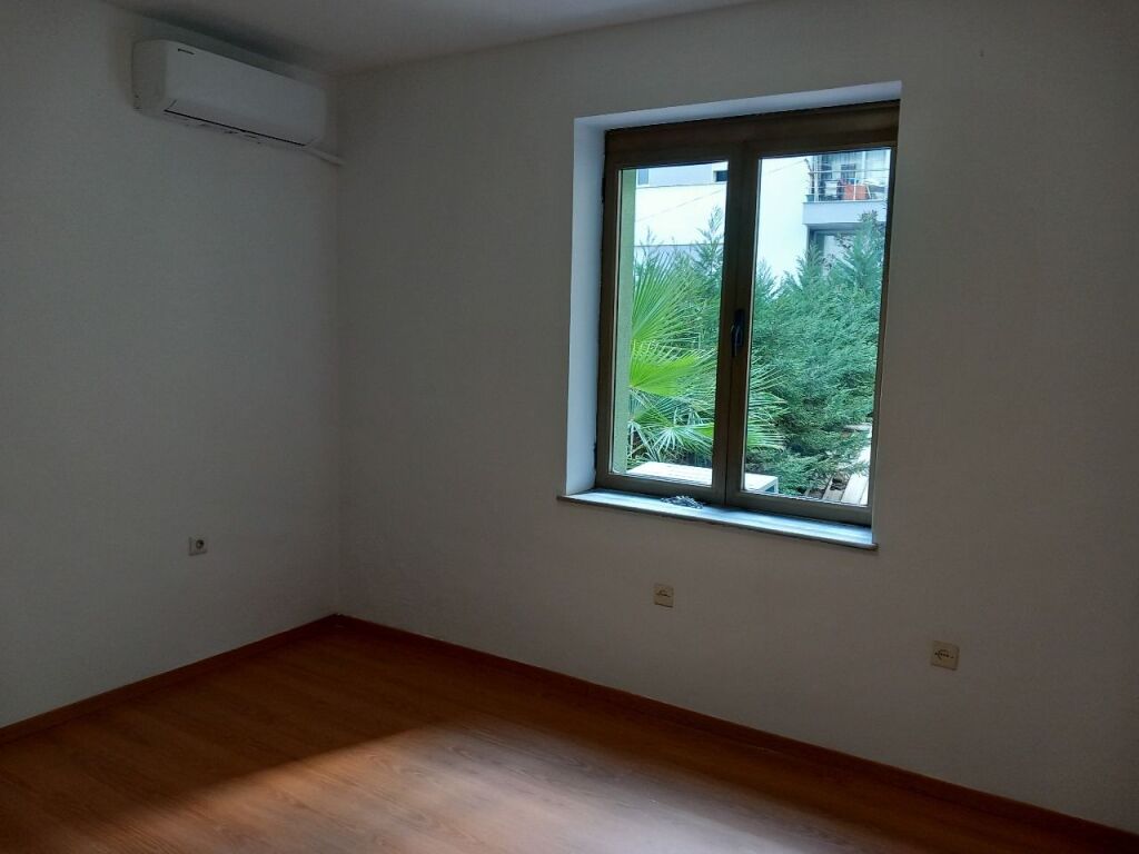 Qera | Apartament 3 + 1 | Rruga Qemal Stafa | 600 €/muaj