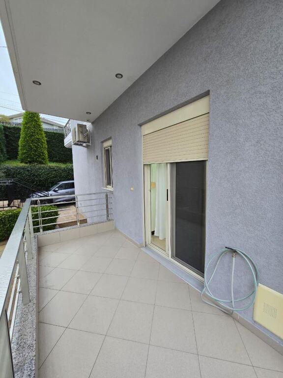 Qera | Shtëpi private 1 + 1 | Rruga Haki Shehu | 400 €/muaj