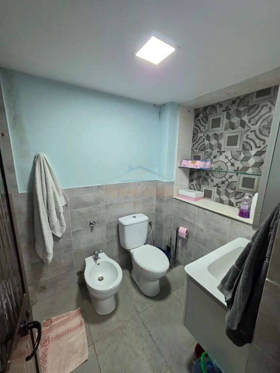 Affitto, Appartamento 2+1, Blloku, Tirana.