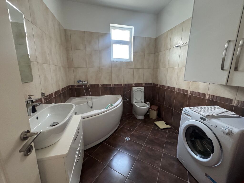 Apartament 3+1 me qira tek vilat Gjermane!