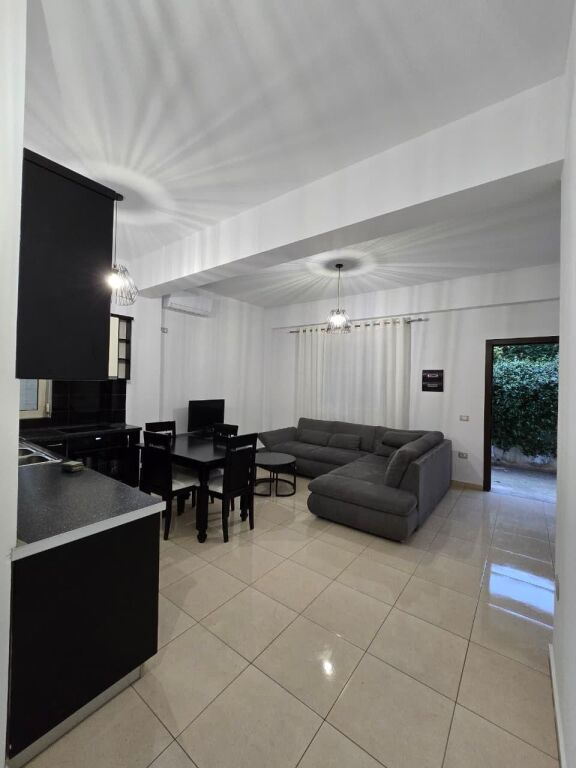Qera | Shtëpi private 1 + 1 | Rruga Haki Shehu | 400 €/muaj