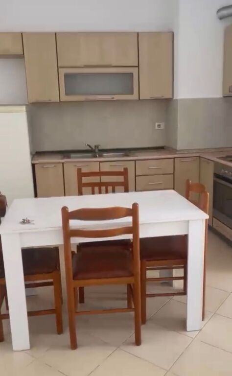 Rr. Jordan Misja, jepet me qira apartament 1+1!