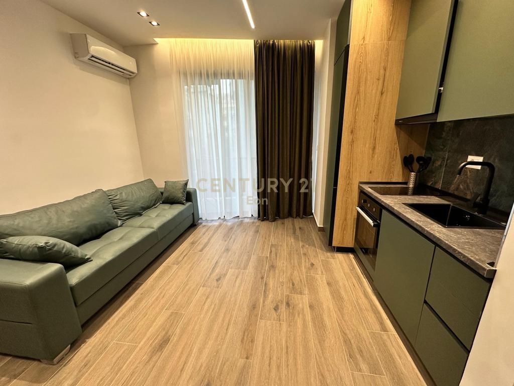 SHITEN 6 APARTAMENTE DHE 3 POSTE PARKIMI NE MALIN E ROBIT ! 460,000 €