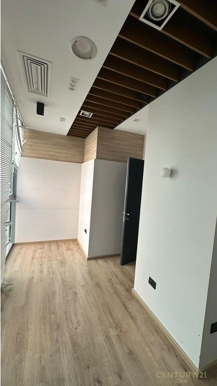 Ambient Premium për Qira Pranë Coin, Tiranë - 7000€ | 308.3 m² 7,000 € /Muaj