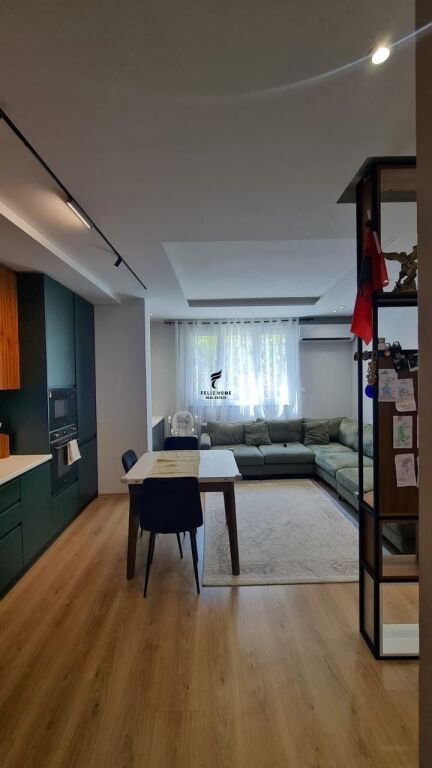 APARTAMENT ME QERA 2+1 STADIUMI AIR ALBANIA 150.000 LEKE FH-93333