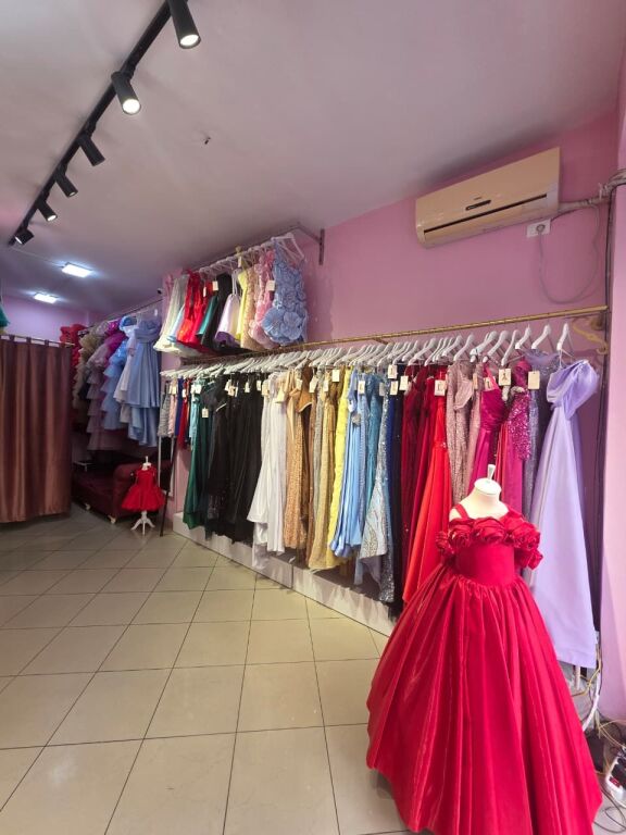👗✨ SHITET AKTIVITET – FUSTANE ME QIRA