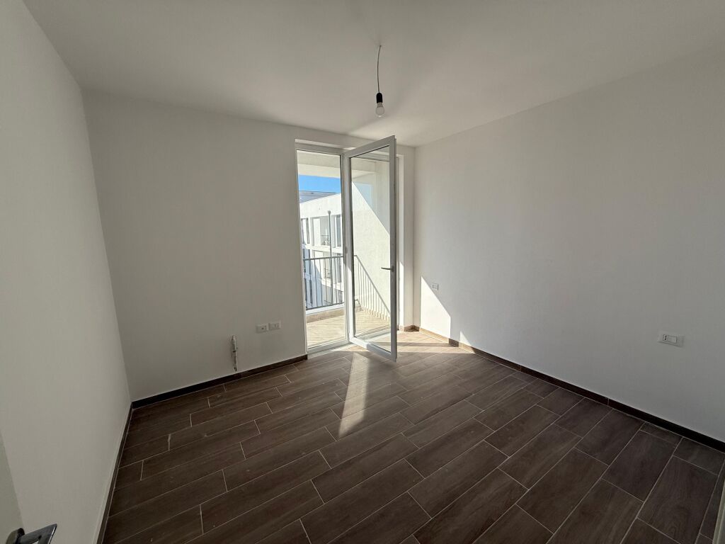 jepet me qera apartament 1+1 tek fundi i 5maj!!