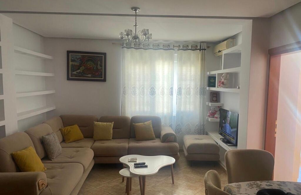 Apartment 2+1 for rent in Yzberisht!