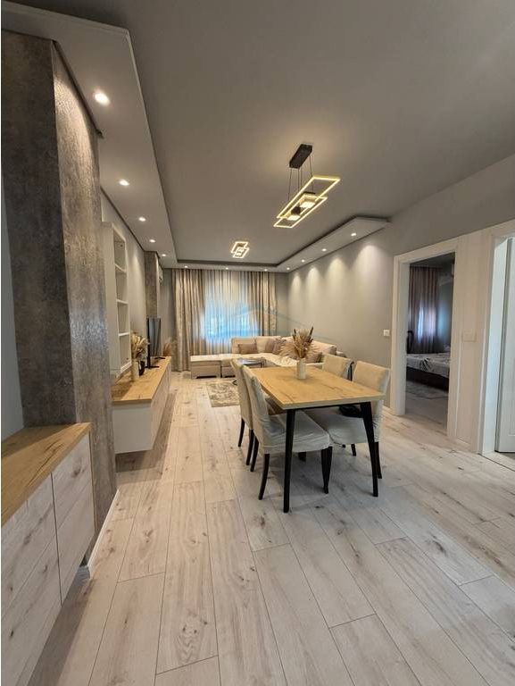 Qera, Apartament 1+1, Komuna e Parisit, Tiranë