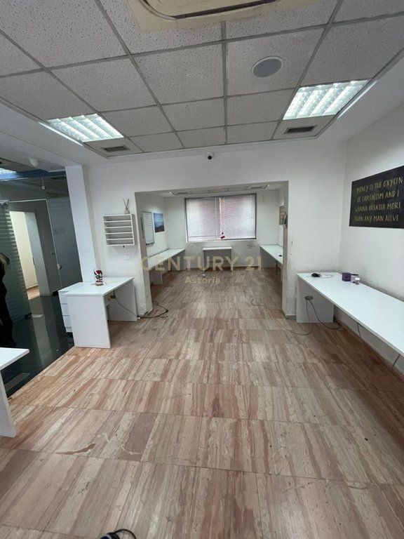 Super Villa in Affitto in Via Durresit - Ideale per la tua attività!