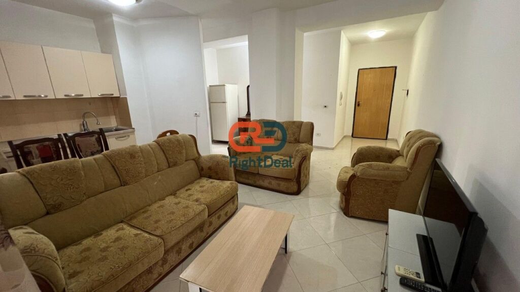 Ne Porcelan, Shitet Apartament 1+1 Me Orientim Perfekt!!