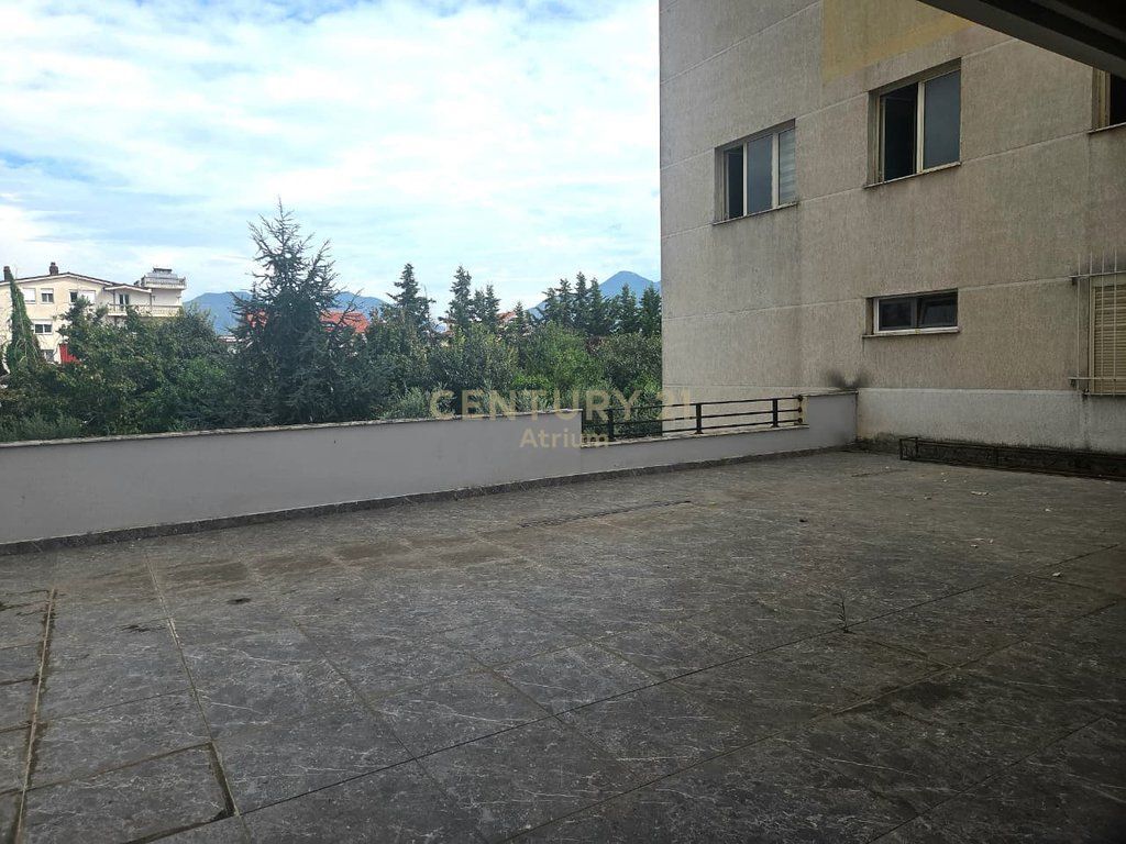 SHITET APARTAMENT 2+1+ VERANDE TE KTHESA E KAMZES!