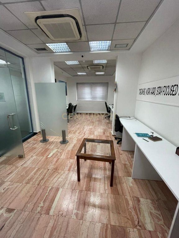 Super Villa in Affitto in Via Durresit - Ideale per la tua attività!