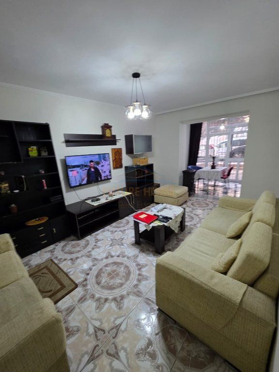 Affitto, Appartamento 2+1, Blloku, Tirana.